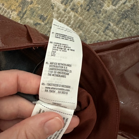 Brown Abercrombie and Fitch 90s straight leather pants - Picture 10 of 12